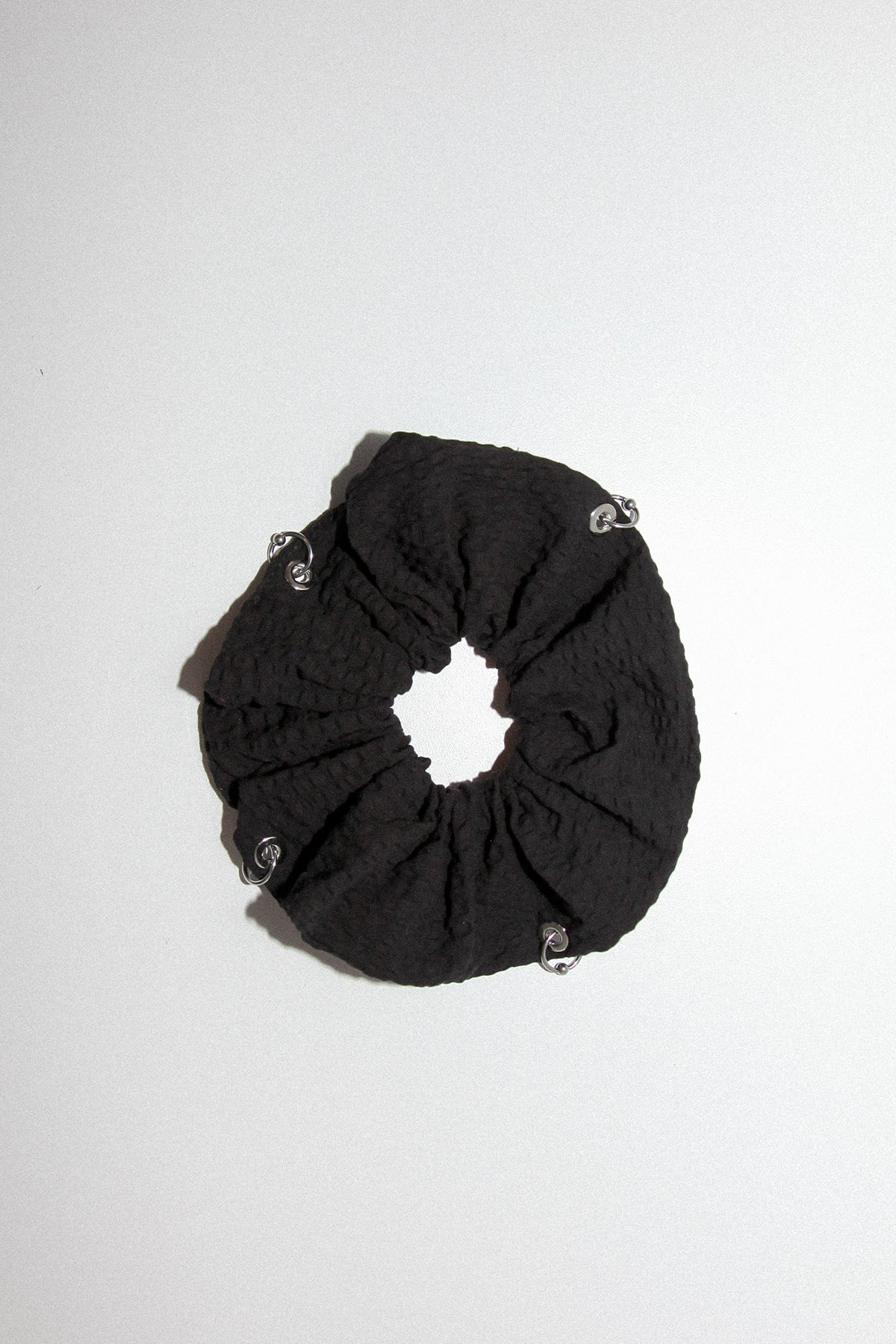 Pierced Scrunchie in Onyx Seersucker