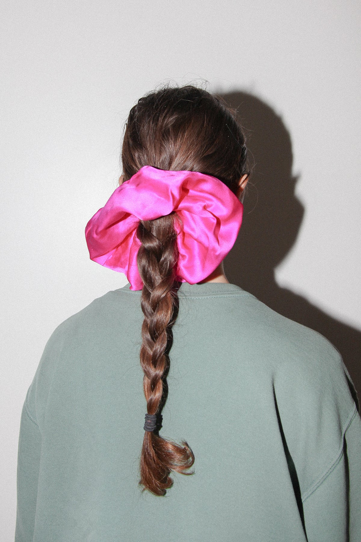 Grande Scrunchie in Magenta