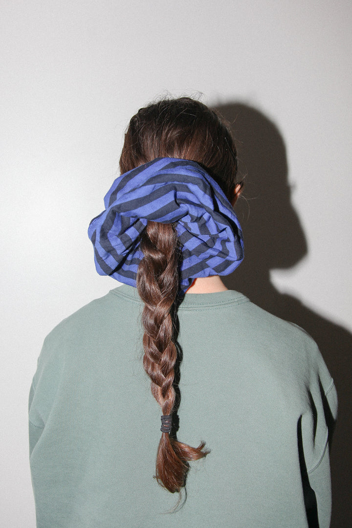 Grande Scrunchie in Midnight & Cobalt Jersey